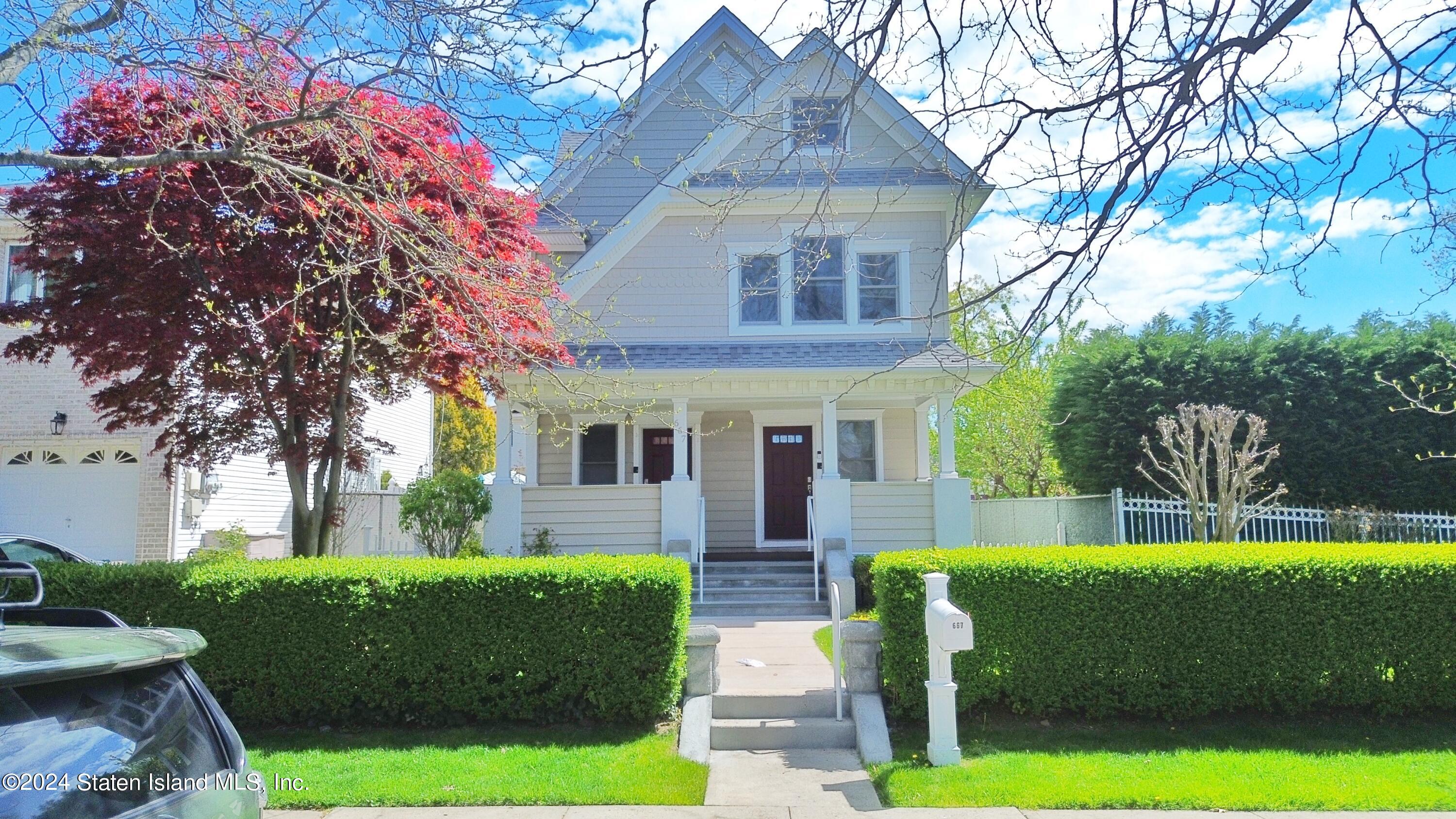 a view of house with a back yard