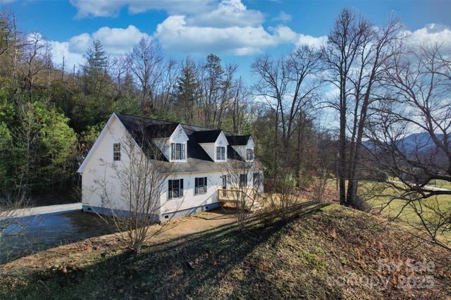 $360,000 | 1220 Hickory Knoll Road | Smithbridge Township - Macon County