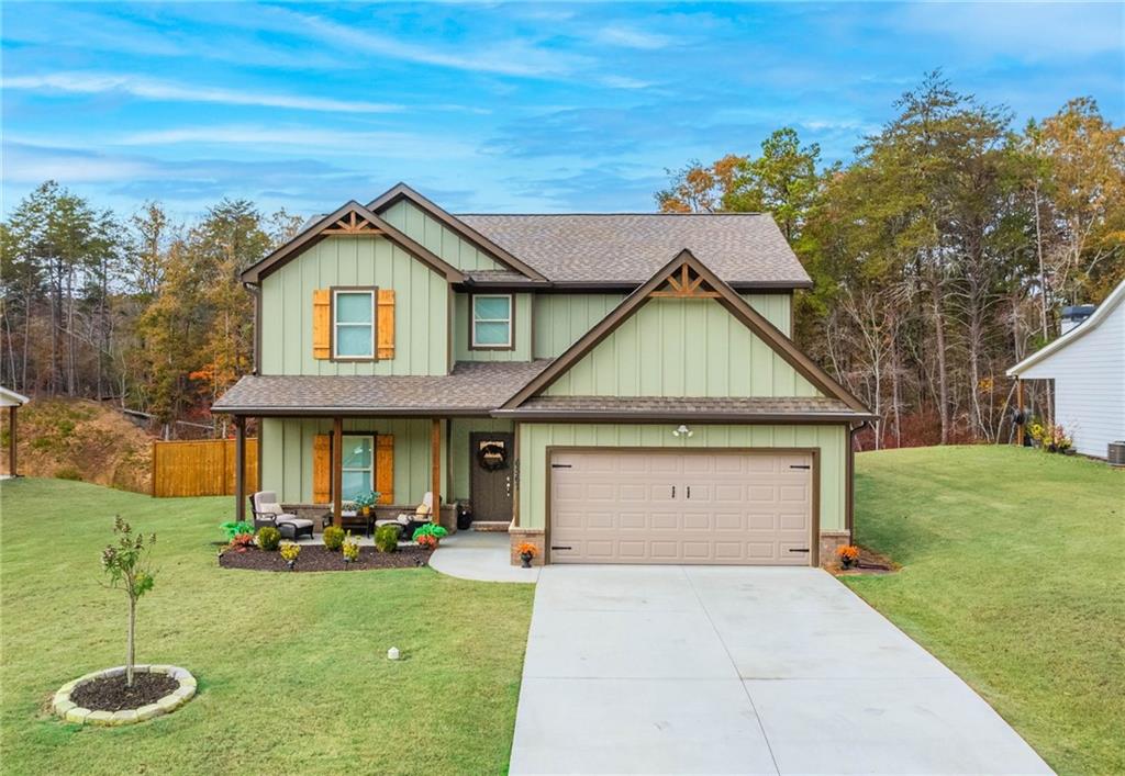 a view of a house with a yard