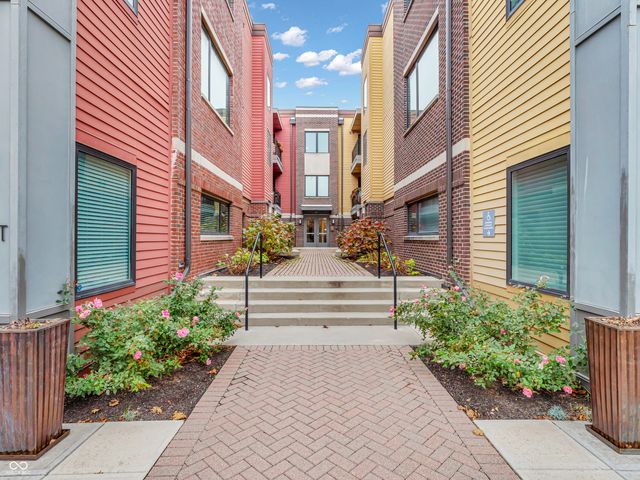 $339,000 | 622 East 10th Street, Unit 307 | Chatham Arch