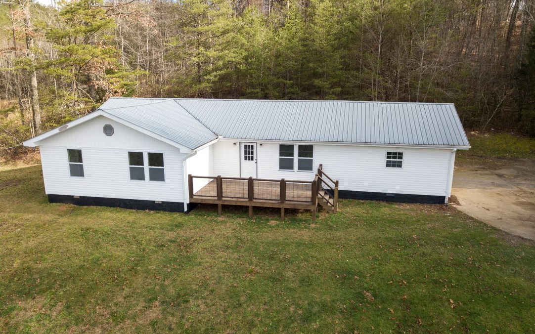 a view of a house with a backyard