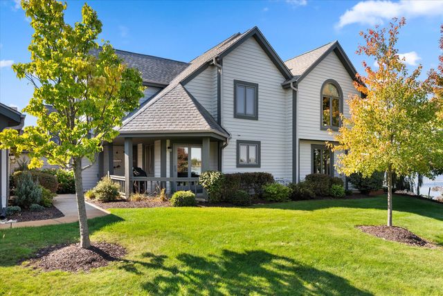 $1,049,900 | W177-s7495 Harbor Circle | Muskego