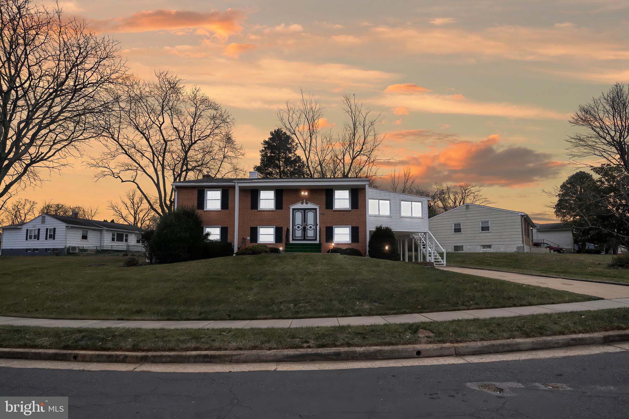 a view of a house with a yard