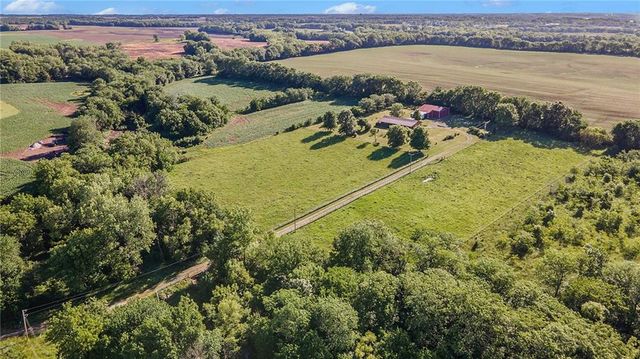 $520,000 | 7519 Southwest County Line Road | Hardin Township - Clinton County