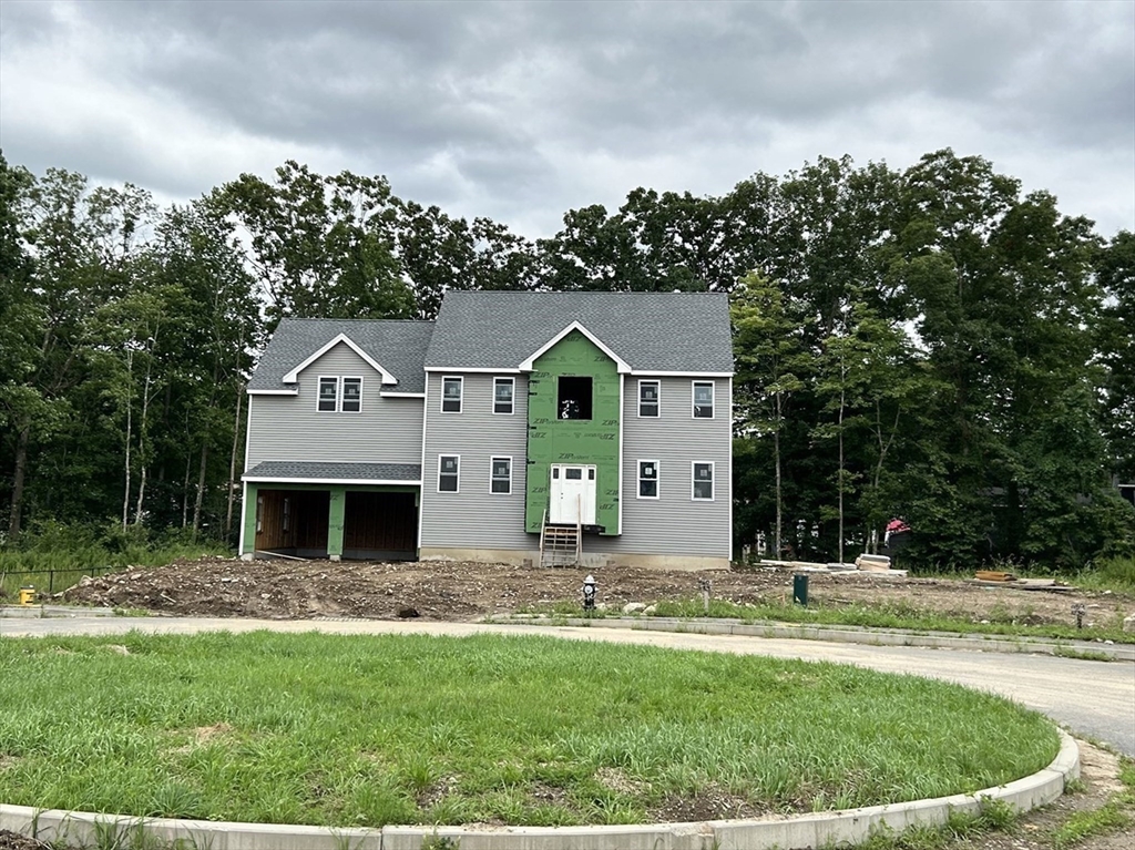 a view of a house with a backyard