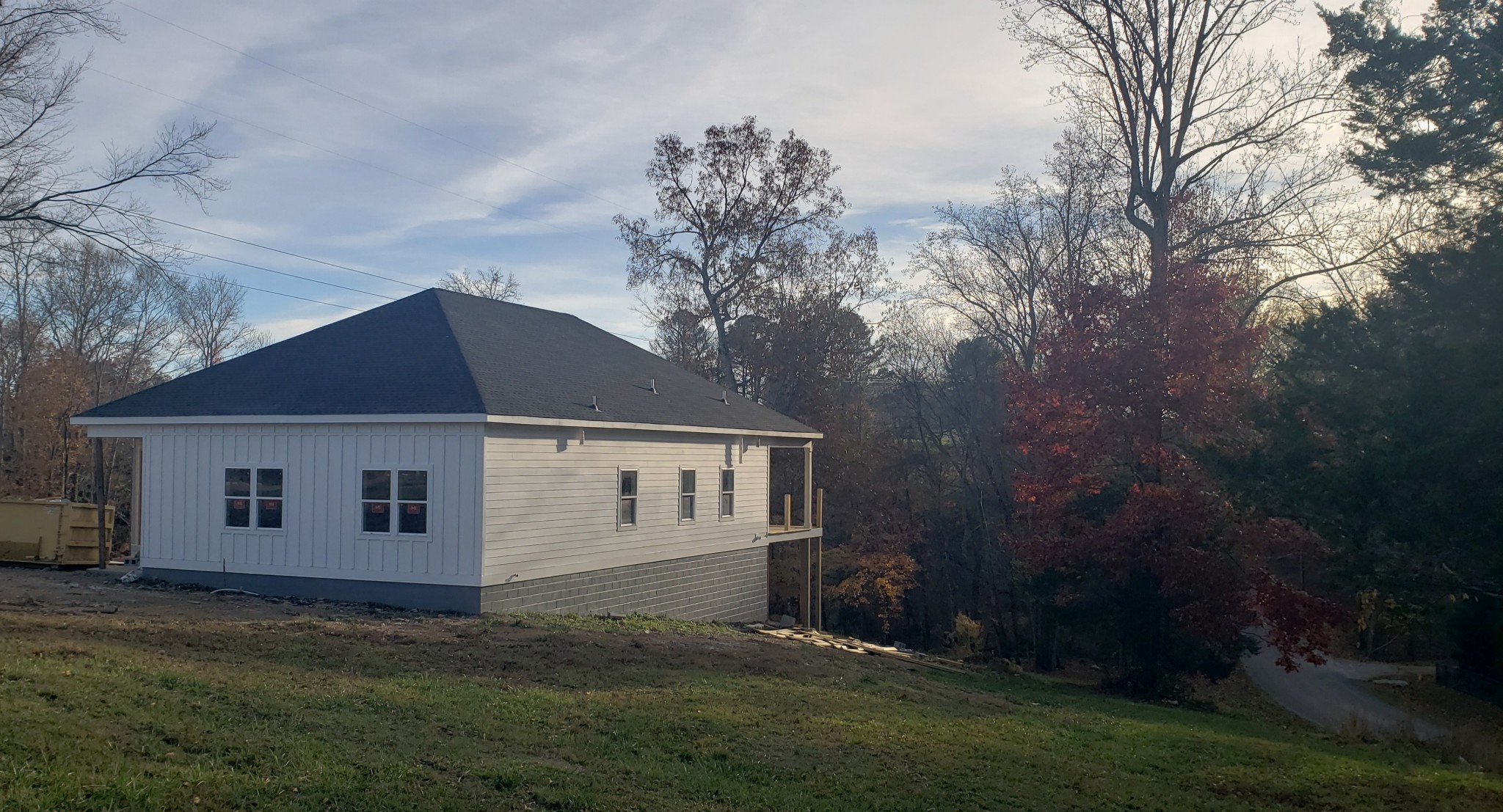 a view of a house with a yard