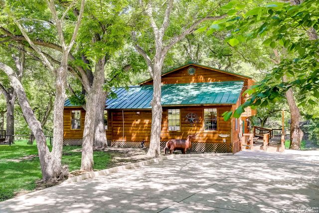 $1,275,500 | 1806 Ponderosa Drive | Canyon Lake