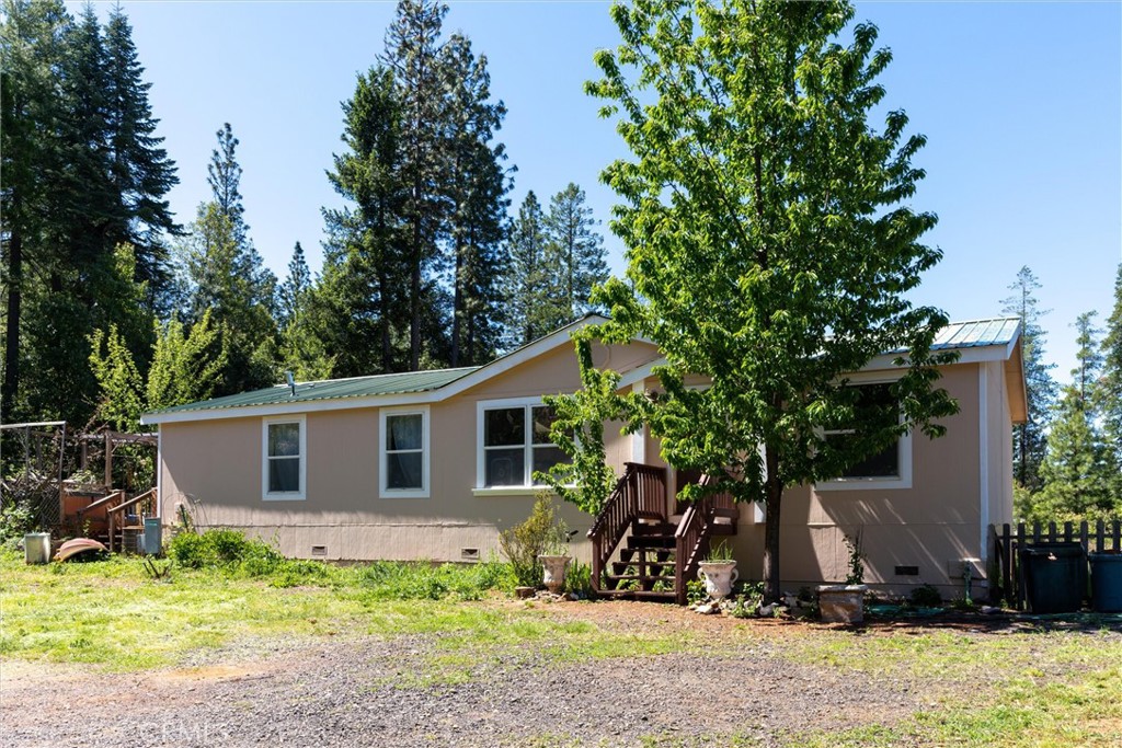 a view of a house with backyard and sitting area