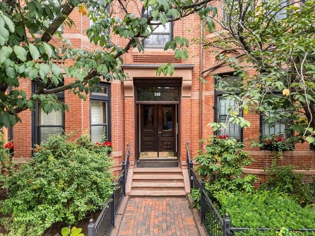 $1,220,000 | 249 West Newton Street, Unit 6 | Back Bay