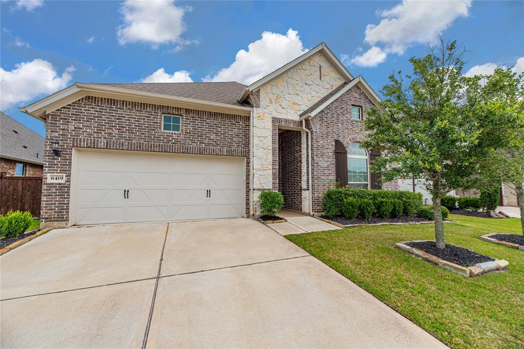 Welcome home to 6419 Wolf Run Dr. located in the sought out Cane Island community, filled with AMAZING amenities and neighborhood events. Great curb appeal with a beautiful elevation to greet your guests as they arrive. This Cane Island home is in a great location. Walking distance to the amenity center, parks, walking trails, and The Oaks Kitchen. Perfectly located to all that Katy has to offer including highly acclaimed KISD schools!