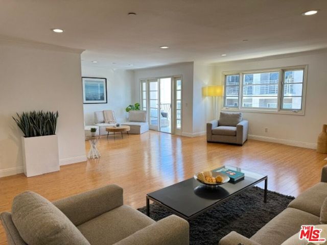 $1,195,000 | 11842 Darlington Avenue, Unit 402 | Brentwood