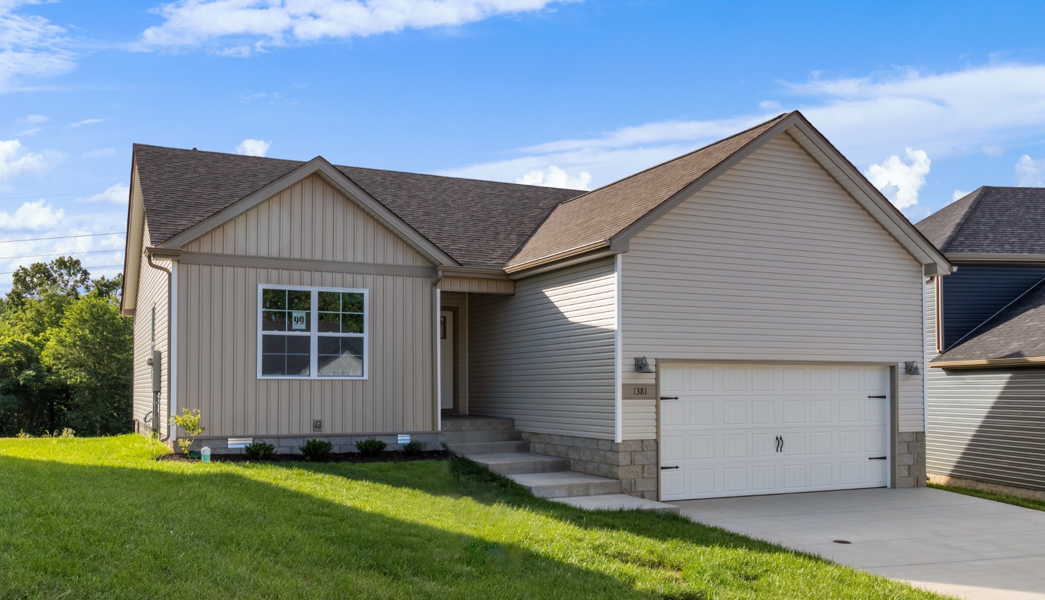 a view of a house with backyard