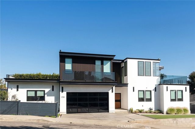 $3,895,000 | 1701 5th Street | Eastside Manhattan Beach