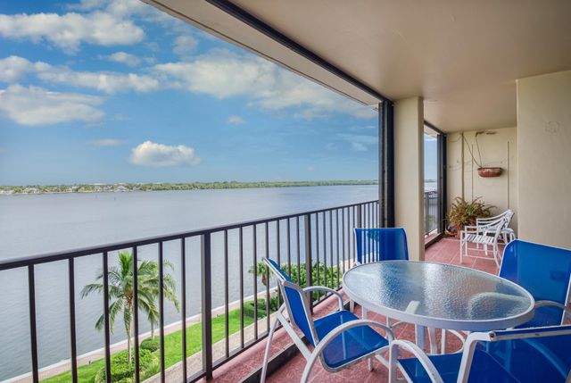 $349,000 | 130 Lakeshore Drive, Unit 621 | Old Port Cove