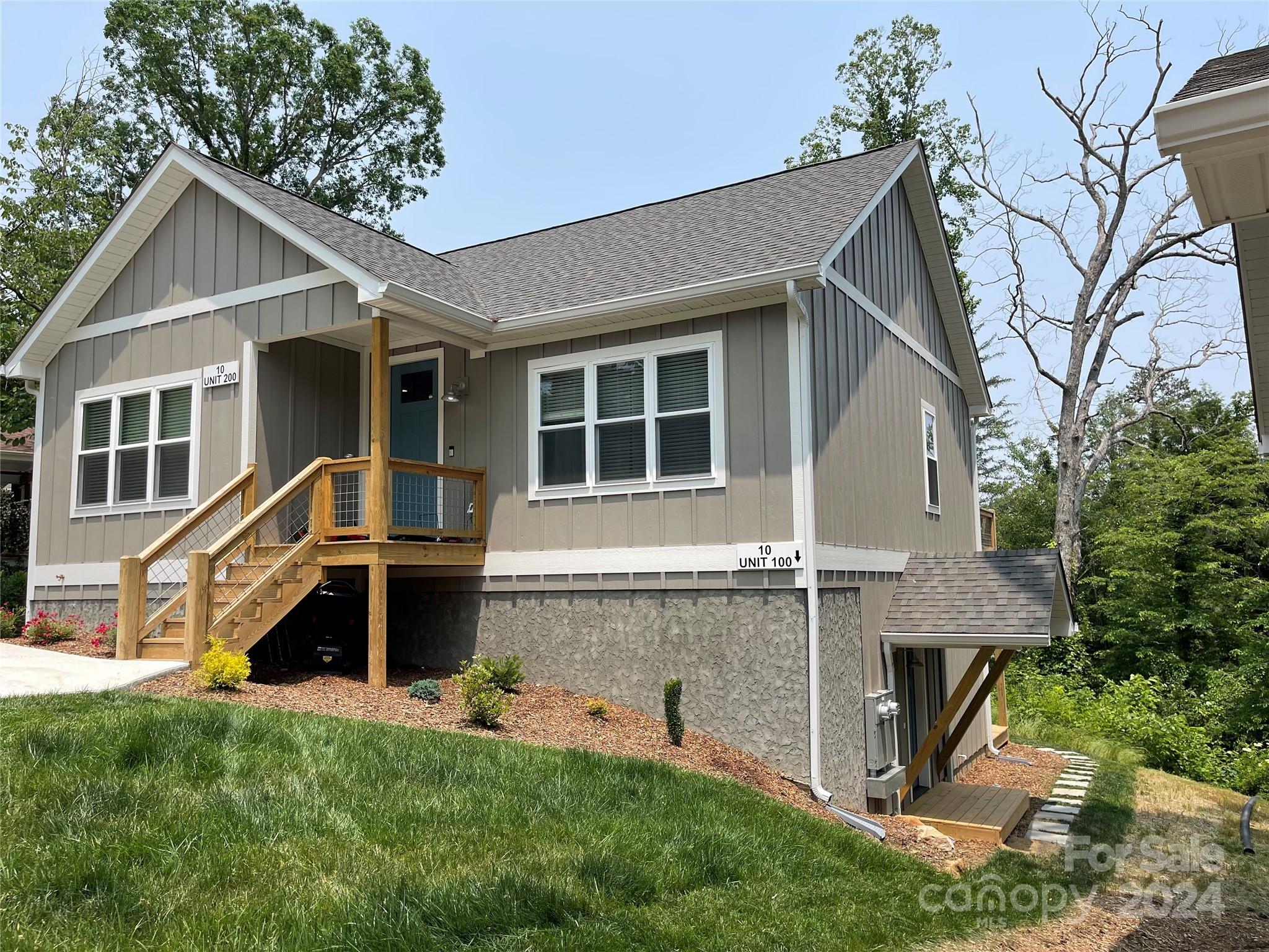 a view of house with a yard