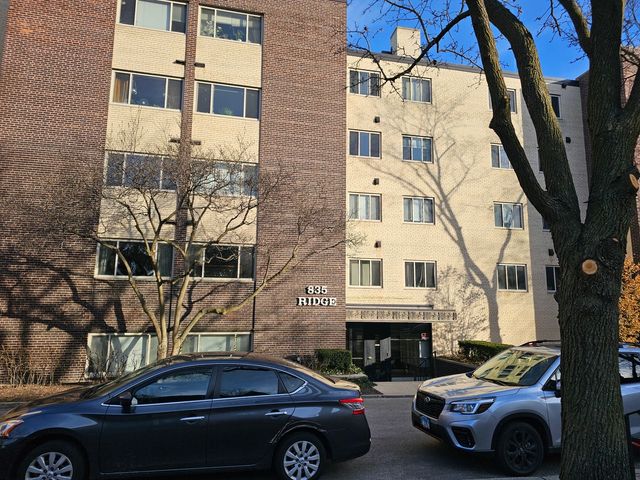 $1,775 | 835 Ridge Avenue, Unit 204 | Evanston