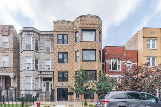 $2,450 | 1330 North Artesian Avenue, Unit 1F | Wicker Park