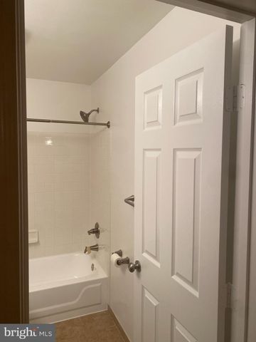 $2,500 | 10016 Vanderbilt Circle, Unit 811