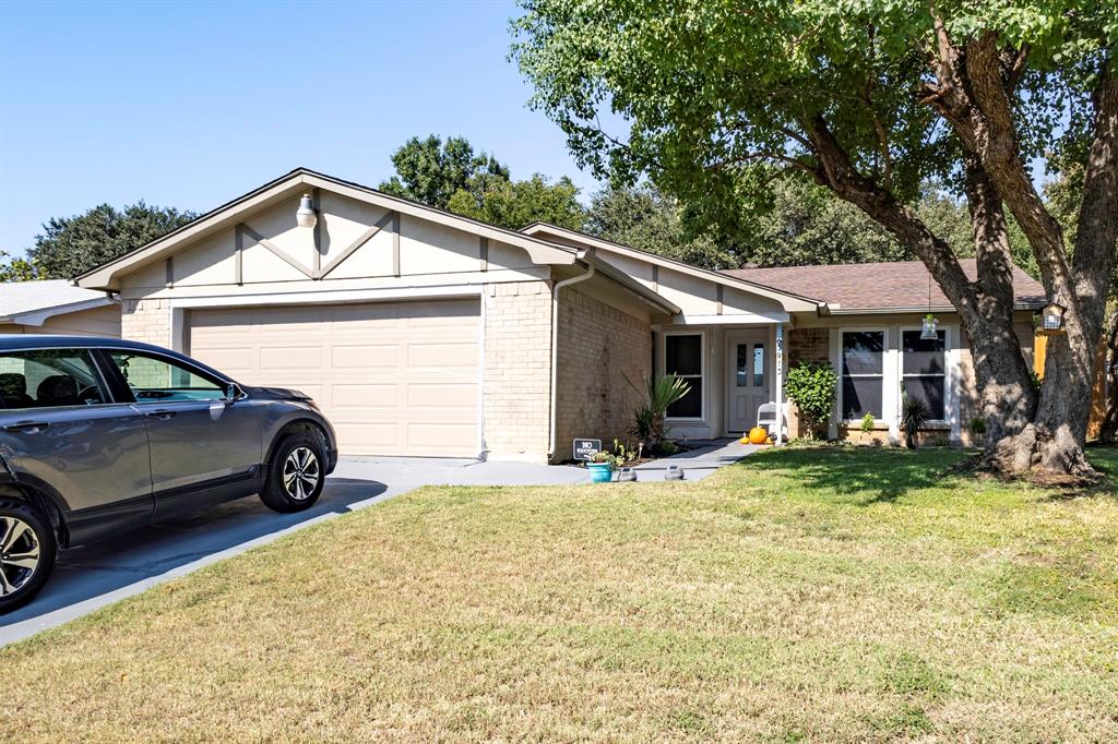 a view of a car in front of house