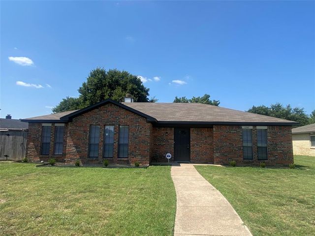 $2,250 | 1247 Royal Oak Drive | DeSoto