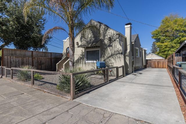 $725,000 | 615 Maple Avenue | Burbank Gardens