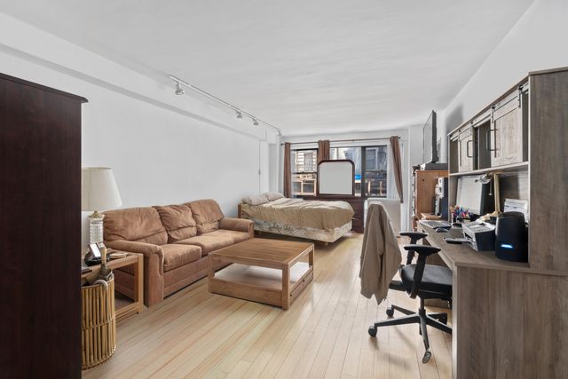 $399,500 | 405 East 63rd Street, Unit 2B | Lenox Hill