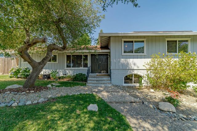 $849,900 | 8290 East Granite Drive | Granite Bay