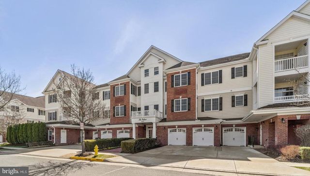 $2,900 | 15251 Royal Crest Drive, Unit 104 | The Greenbrier Condominiums