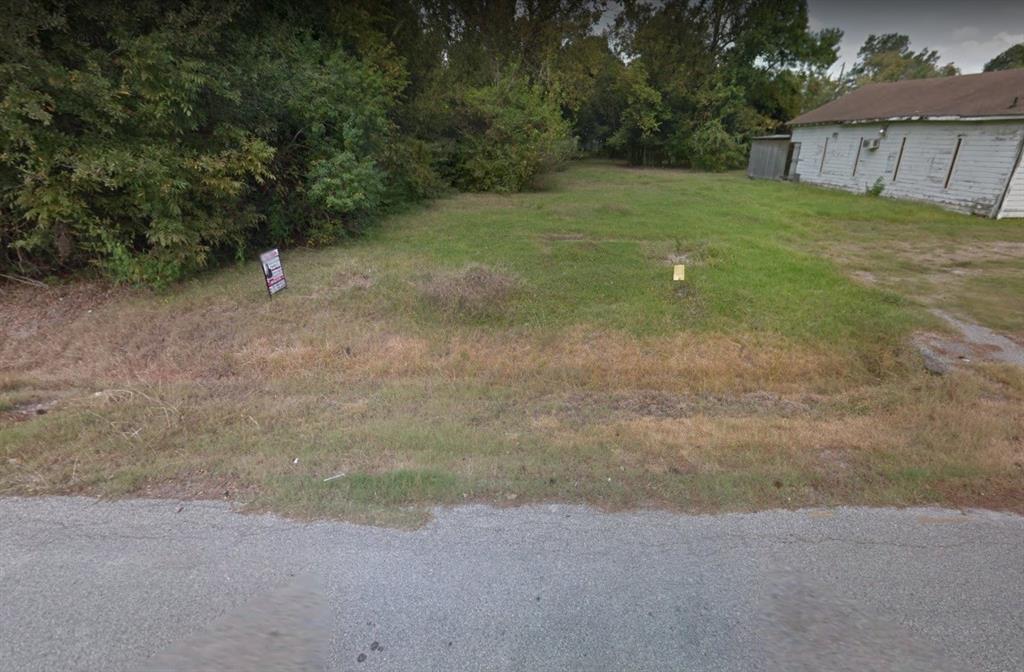 a view of a big yard with a house