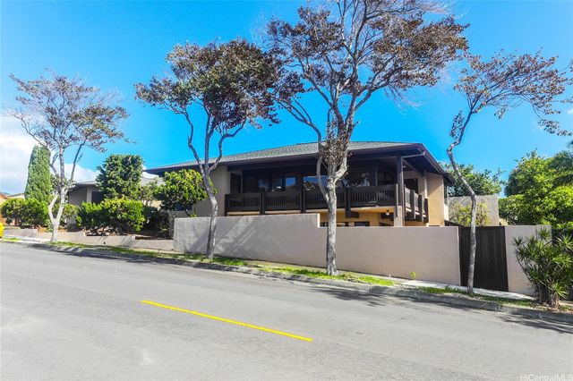 $1,680,000 | 1472 Ala Naupaka Street | Lakeside