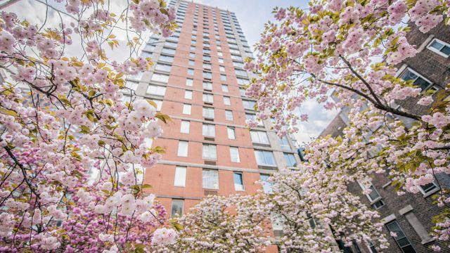 $4,123 | 305 West 50th Street, Unit 18B | Hell's Kitchen