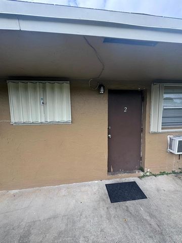 $1,300 | 5926 Pierce Street, Unit 2 | Hollywood Gardens West