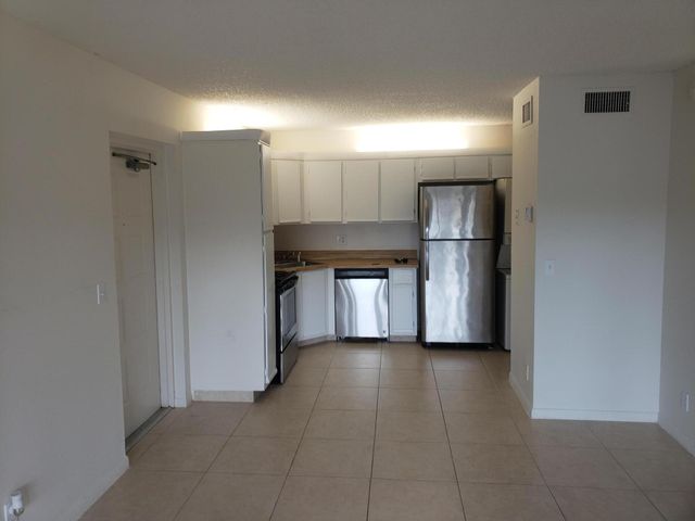 $1,495 | 1108 Green Pine Boulevard, Unit D1 | The Villages of Palm Beach Lakes