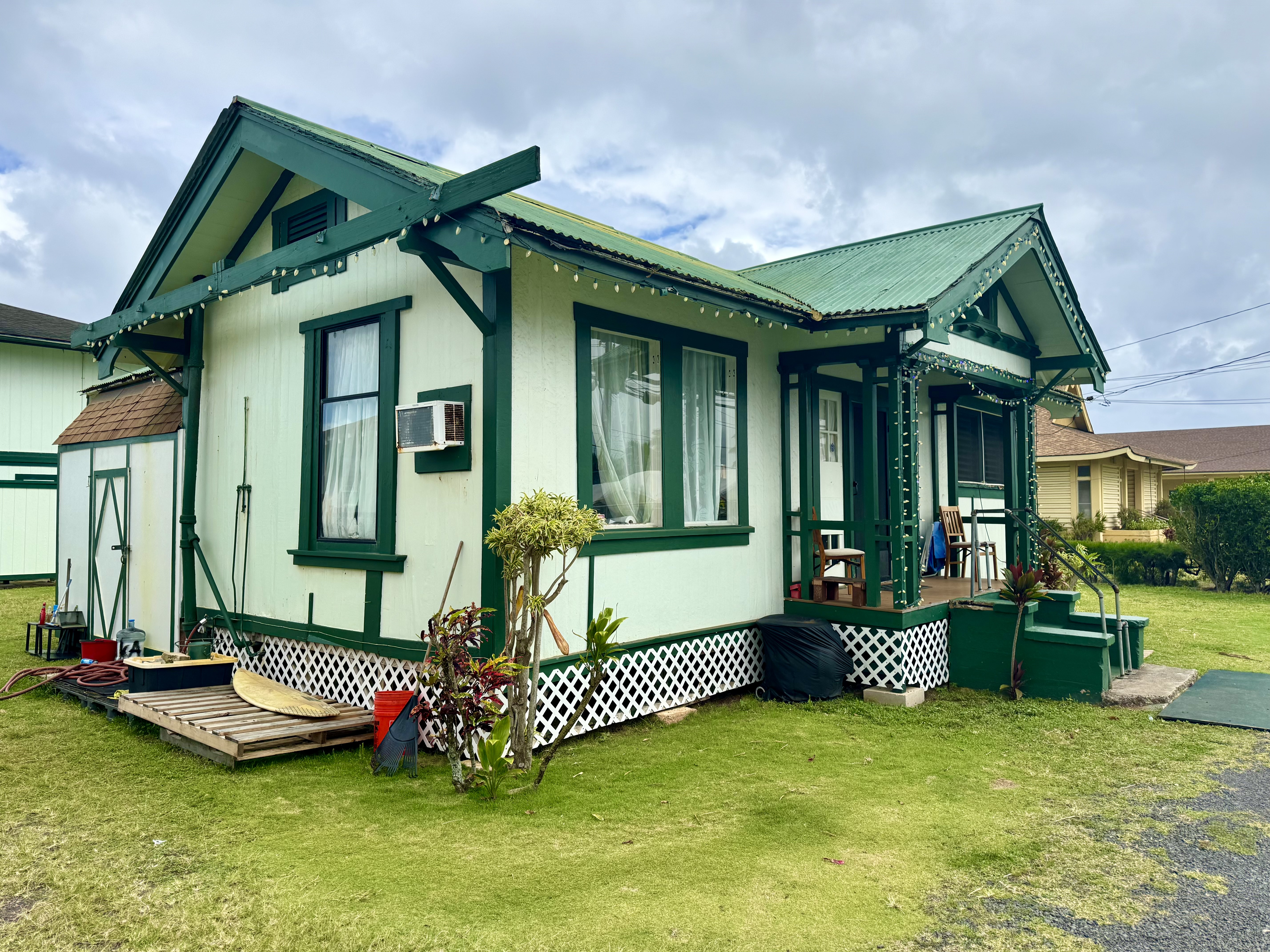 a view of a house with backyard and porch