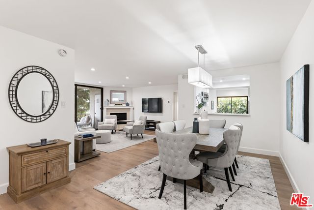 $1,195,000 | 838 South Barrington Avenue, Unit 201 | Brentwood