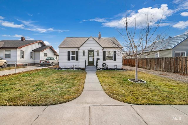 $329,900 | 1228 7th Avenue East | Twin Falls