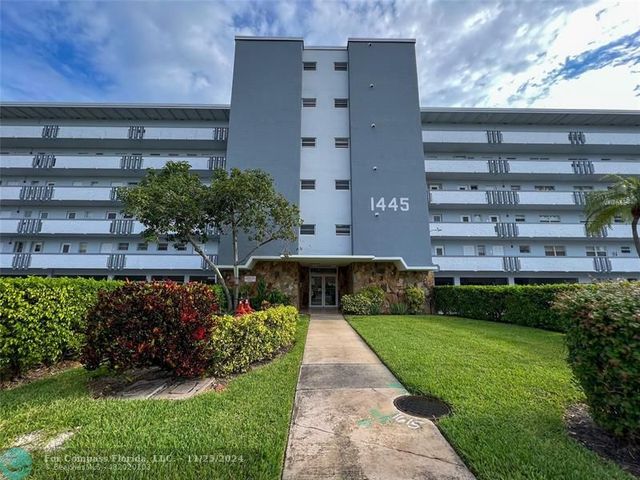 $1,725 | 1445 Atlantic Shores Boulevard, Unit 206 | Coutry Club