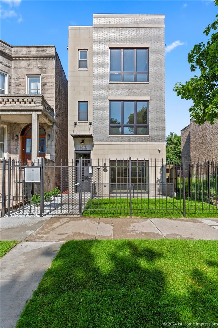 a view of a house that has a yard