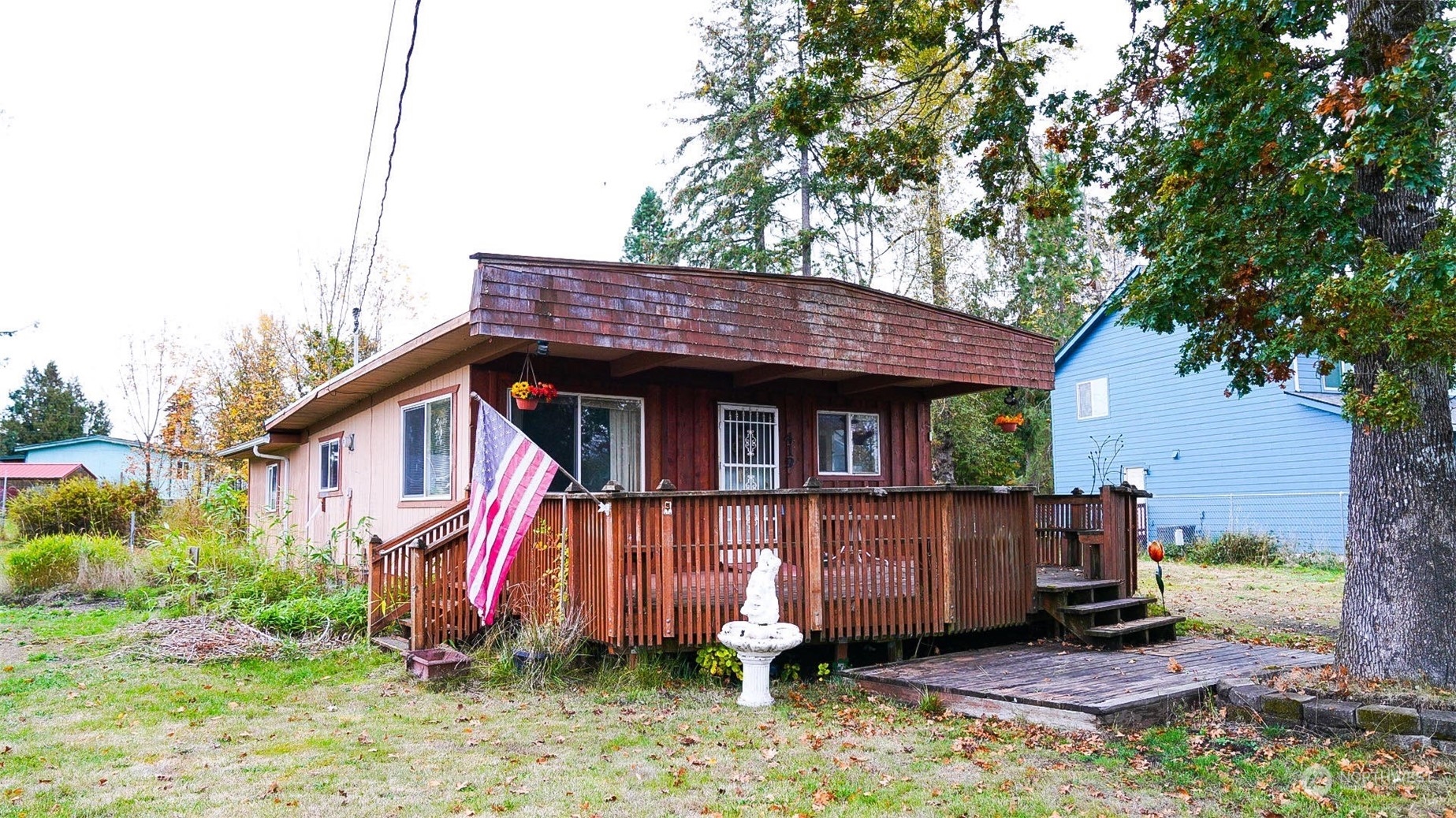 a front view of house with yard