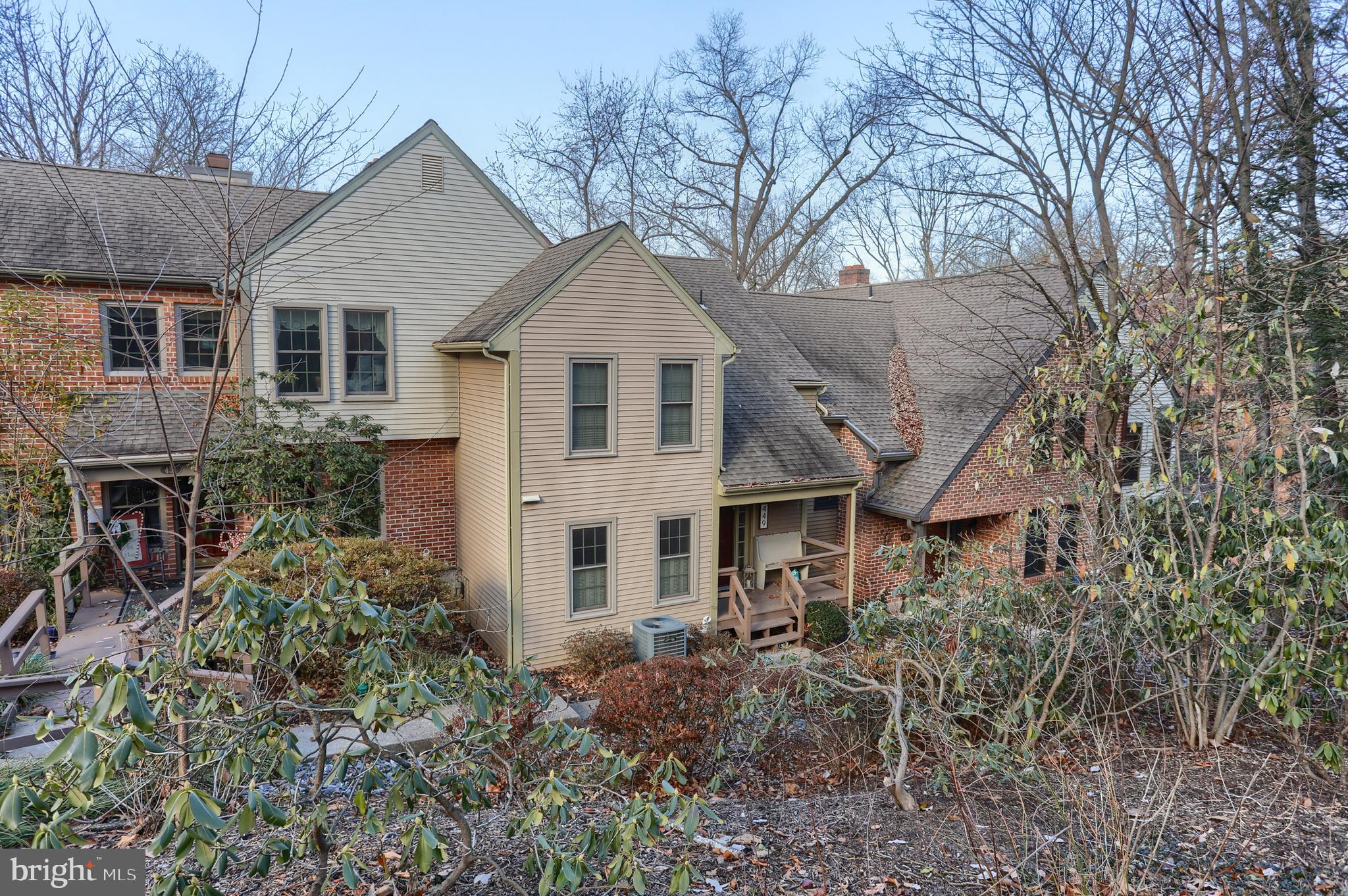 a view of a yard in front of house