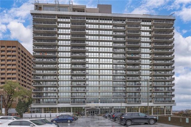 $215,000 | 600 Admiral Boulevard, Unit 1906 | The Downtown Loop