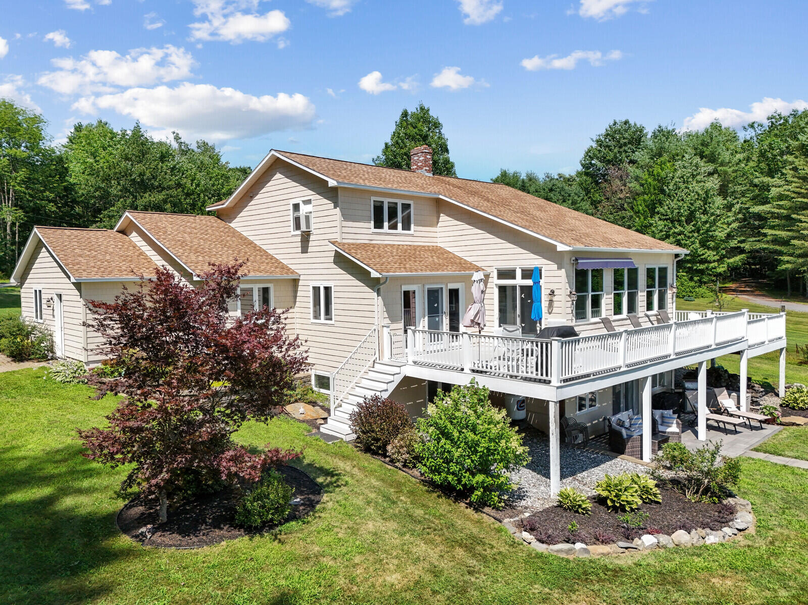 LARGE LAKESIDE DECK