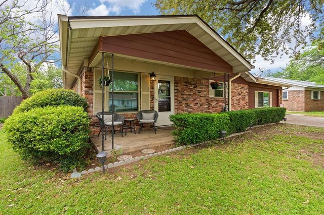 $307,000 | 1212 Lynnwood Drive | Cleburne