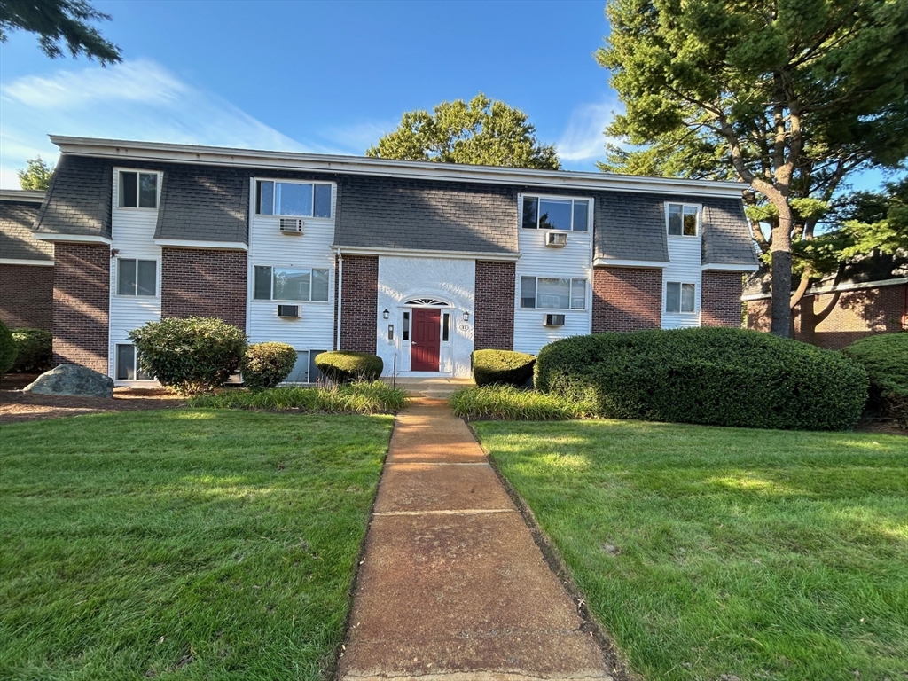 a front view of house with yard