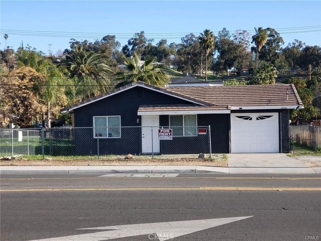 $2,200 | 16510 Lakeshore Drive | North Lake Elsinore