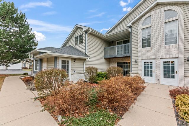 $270,000 | W240-n2566 W240-n2566 E Parkway Meadow Circle, Unit 1 | Pewaukee