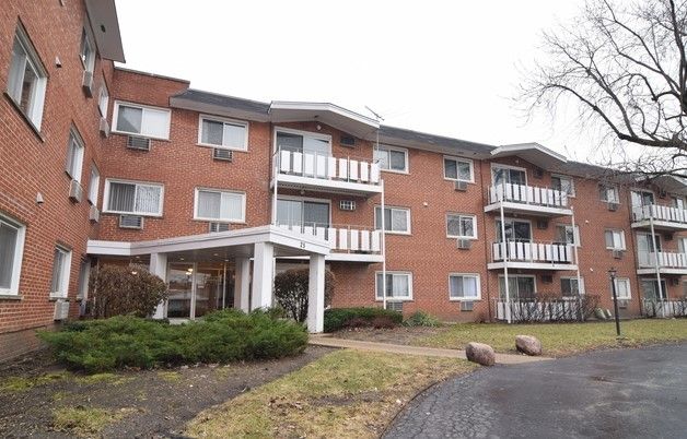 $175,000 | 25 East Palatine Road, Unit 212 | Arlington Heights