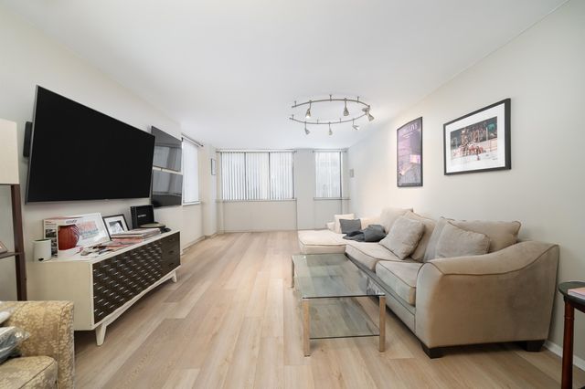 $3,300 | 300 Newark Street, Unit 2D | Southwest Hoboken