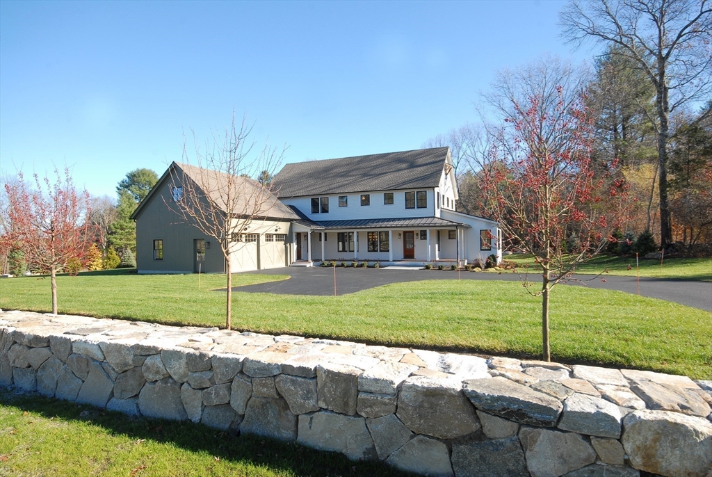 a view of house with a yard