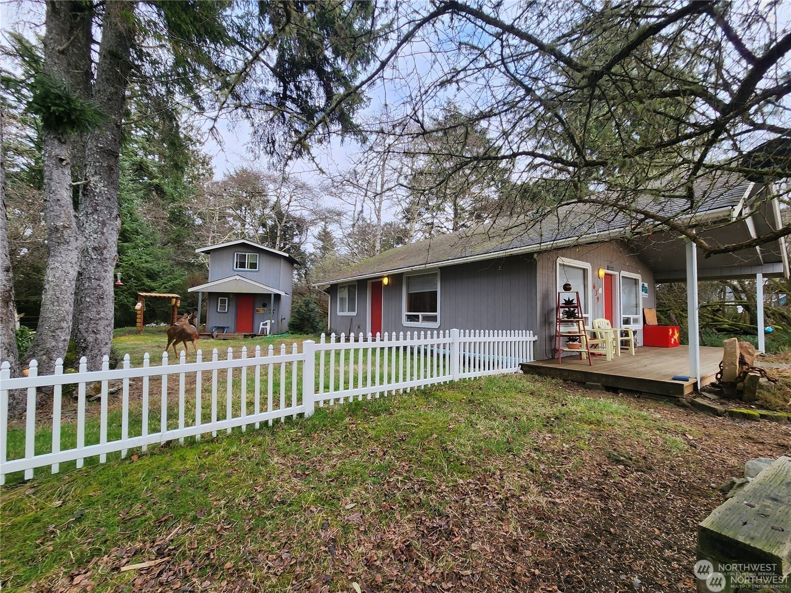 a view of a house with a yard and fence